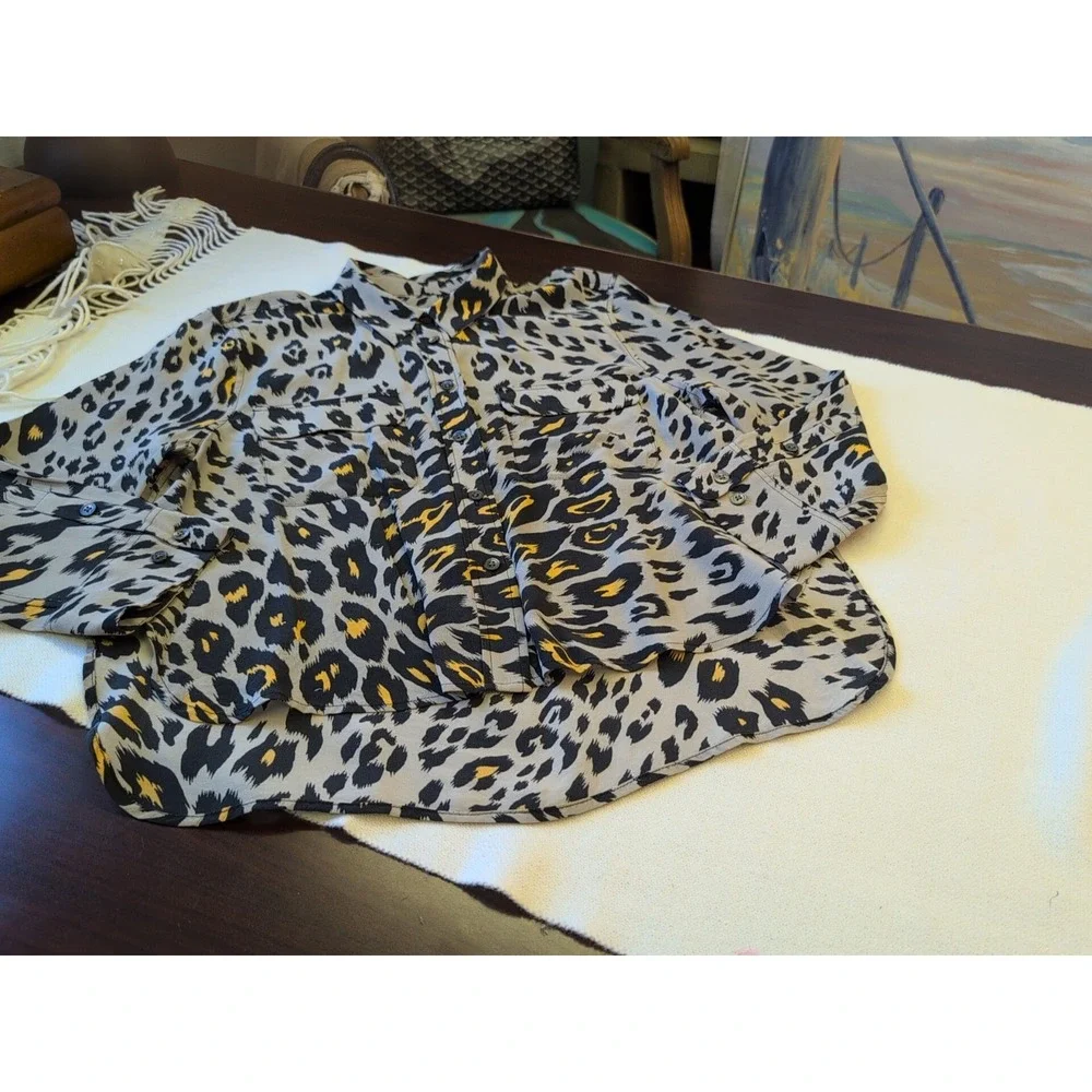 Equipment Femme M Silk Leopard Print Blouse In Fawn